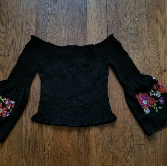 F21 Bell sleeve embroidered top - Picture 2 of 4